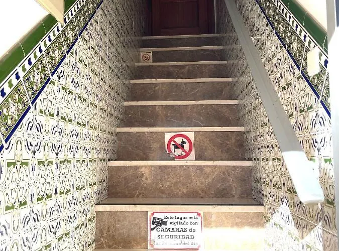 Los Faroles Pensión
