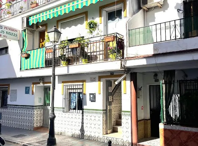 Los Faroles Pensión *